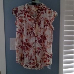 Boutique sleeveless top.soft romantic colors.